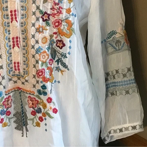 JOHNNY WAS White Rayon Tunic Blouse Top Colorful Floral EMBROIDERY Size Small - Picture 4 of 11
